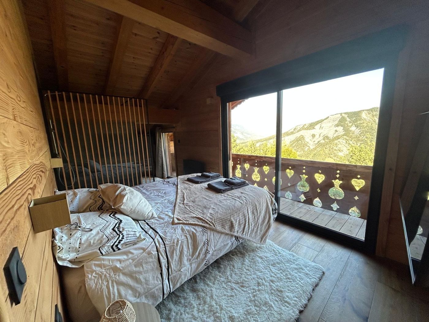 Chambre avec accès au balcon